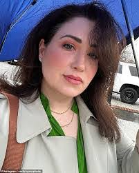 Emily Amick's Instagram, Twitter & Facebook