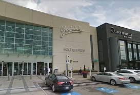 This afternoon's shooting comes comes nearly three years to the day after gunfire last erupted inside yorkdale mall. Police Investigate Gunshots At Toronto Mall Cowichan Valley Citizen