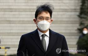 김정은 북한 국무위원장이 지난 5일 개막한 '8차 당 대회'에서 '대남문제 고찰', '대외관계 확대'라는 식의 표현을 써 가며 우리 정부를 희망고문 했지만, 또다시 핵 카드를 꺼내는 기존 전술을 반복했다. ìž¬ê³„ ì¤€ë²•ìœ„ ê¸ì •í‰ê°€ ì† ì´ìž¬ìš© íŒê²°ì— ì£¼ëª© ê²½ì œì‚´ë¦¬ê¸° ìš°ì„  í•œ ëª©ì†Œë¦¬ ì‚°ì—… ê¸°ì‚¬ë³¸ë¬¸ í•œìŠ¤ê²½ì œ í•œêµ­ìŠ¤í¬ì¸ ê²½ì œ