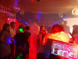 Inklusive fahrtkosten im umkreis von. Dj Buchen In Essen Fur Hochzeit Und Party