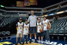 Rik Smits - 7 feet 4 inches (223.5 cm) - the tallest man from Netherlands  www.thetallestman.com/riksmits.htm