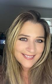 Lyndsey Schroeder's Instagram, Twitter & Facebook