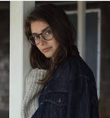 Offical Jess Clements Fanpage On Instagram I Wonder If Jess Meets Someone New Do You Think She Will Tell Us Just Jessica Clement Cute Glasses Glasses