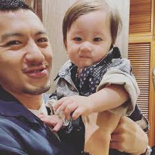 Happy birthday jaco bb 希望你大個仔之後睇返uncle Ben 抱過你不過你好怕怕😆 #1歲人仔@jaco_chan_aj  🥳😆🥳😆😆🥳👦🏻