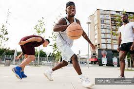 Access all images on istock with our premium subscriptions and rollover unused downloads. Manner Spielen Basketball Afroamerikaner Freizeit Stock Photo 164959056