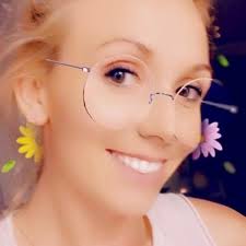 Melanie Littleton's Instagram, Twitter & Facebook