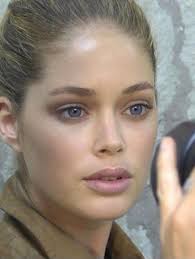 It seems like a woman cant be a 9 unless she has significantly big lips  (mostly referring to what Ive seen from pictures of Caucasian female  celebs). Can someone explain to me
