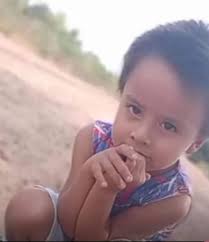 Pocos estamos compartiendo ya tu foto pocos estamos pidiendo por tu pronta  aparición ya estoy perdiendo los días qué te arrebataron de tu niñez..  Pequeño loan tan chiquito y sólo te trataron