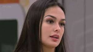 Larissa Santos dá puxadinha na calcinha e mostra demais no BBB23 