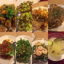 Sesuai namanya, tempat ini adalah sebuah rumah makan bernuansa sunda yang menyajikan sederet kuliner enak dengan menu andalan gurame bakar. 10 Tempat Makan Best Di Damansara Listikel Com