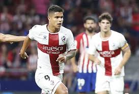 Con tan solo 19 años el cucho hernández logró sorprender a todo el país con su rendimiento en el partido frente a costa rica, de los 3 goles que marcó el equipo colombiano, 2 fueron del pereirano y rápidamente se convirtió en tendencia en redes sociales por su gran talento con el balón. Juan Camilo Cucho Hernandez Encontro Equipo Para La Siguiente Temporada Alerta Bogota