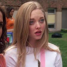 Pra constar, a Amanda Seyfried tinha só 17 anos nas filmagens desse filme!  Eu sempre achei que a Lindsay era a mais nova. : r/MeanGirls