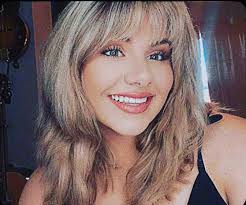 Beauty On Mane by Amanda