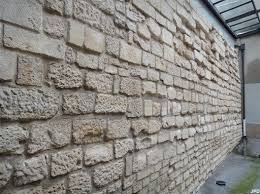 Antiquita C Aqueduc Romain De Luta Ce Le Vestige Visible Au Na 42 De La Avenue Reille Derria Re Une Vitre A C Paisse Est Une Ancienne Conduite De La Aqueduc Romain De Luta Ce Datant Du Iie Sia Cle Apra S J C A Cette A C Poque Seule La Eau De