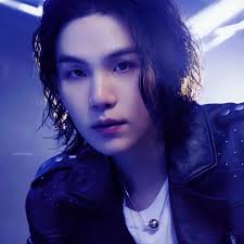 Pink Epiphany project💕💕 so beautiful!! Thankyou London Army who organized  this. Seokjin eyes really tells that he so amazed with it🥹🥹💕