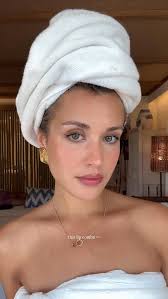 A wholesome January and Feb 🤍 2&3. Santa Monica, LA sunset 4. iykyk 5.  Home 6. Sisterhood cafe 7. End of Jan 8. Becky's baby shower 9. Sunrise  Pilates 10. Doost Tennis