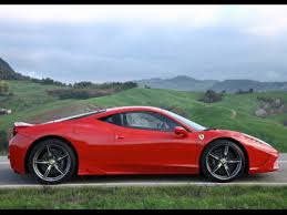 O motorista ia levando o carro ao limite na pista normalmente, até que chega à primeira curva do autódromo. Ferrari 458 Autopapo