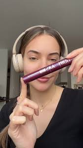 Moraću da joj pružim još koju priliku 🤷‍♀️ Je l ste je vi isprobali i kako  vam se činii? #maybelline #skyhighmascara #burgundymascara  #maybellineburgundymascara #beograd #sminka #maskara #dmhaul
