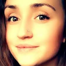 Sandra Slama's Instagram, Twitter & Facebook