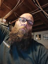 What are effective ways to manage cables for gaming controllers?