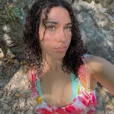 Deandra Marshall's Instagram, Twitter & Facebook