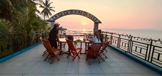 Dinamai pantai marbella karena lokasi pantai ini berada dekat dengan hotel marbella, tempat bermalam di anyer kelas bintang 5 dengan fasilitas kebanyakan wisatawan yang liburan ke anyer menginap ke hotel marbella karena memiliki pelayanan yang bagus juga harga yang relatif terjangkau. Nikmati Kopi Dan Sunset Di Tanah Anyer Kabar6 Com