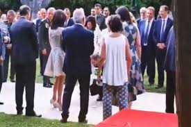 .και όπως κάθε χρόνο στο προεδρικό μέγαρο, ο πρόεδρος της δημοκρατίας παρέθεσε δεξίωση. To Pothri Poy Espase Sta Podia Ths Giannas Aggelopoyloy Sth De3iwsh Sto Proedriko Megaro Eidhseis Pagenews Gr
