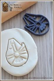 Emporte Piece Star Wars Faucon Millenium Boite A Cookies Emporte Piece Star Wars Emporte Piece