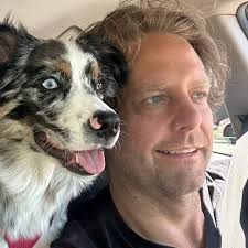 330,000,000 x 5000 = alrededor de 1.65 trillones. No va a pasar.