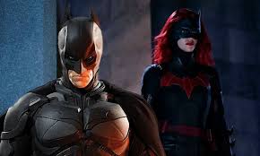 Batwoman is approached by cmr. Esta Es La Razon Por La Que Batman Desaparecio En La Serie Batwoman