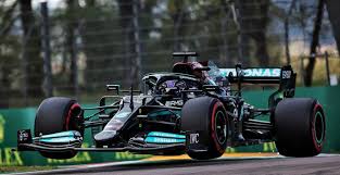 These qualifying sessions don't fail to throw something new at you. Fussgvomo9v5rm