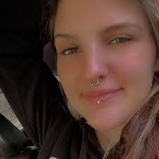 Amber Peppers's Instagram, Twitter & Facebook