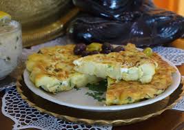 Cette spécialité espagnole se sert de plusieurs façons et déjeuners et brunchs. Omelette De Pommes De Terre Tortilla Espagnole Persil Et Oignons Cuisine De Zika