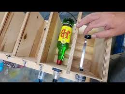Hierbei setzt sich die bar aus zwei geraden schränken und einem eckschrank zusammen. Schnaps Spender Whisky Bar Dispenser Eisgekuhlt Selber Bauen Diy Youtube