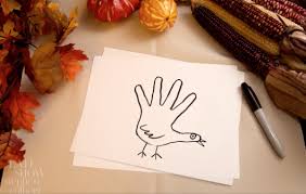 1) draw the turkey's body with a large circle. A Late Show Ø¯Ø± ØªÙˆÛŒÛŒØªØ± How To Draw A Thanksgiving Hand Turkey Https T Co Wzvftgectn