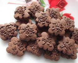 Susun biskut di atas dulang dan jangan lupa taburkan chocolate rice sebagai hiasan. Biskut Badam Koko Resepi Mudah Dan Ringkas Resep Resep Kukis Coklat Kue Lebar