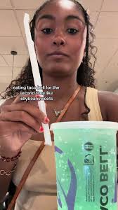 idk how she chugs the soda so fast it burned my stomach #foryou #mukbang  #vira