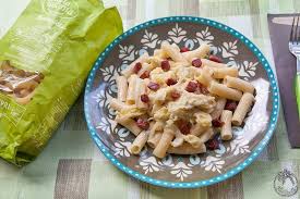 The moment i laid eyes on it while roaming the eyes of home goods (i the salty gorgonzola melts into the creamy roux sauce to creates a velvety layer of lushness and a decadent dinner for two. Pasta Con Verza E Crema Di Gorgonzola Ideericette