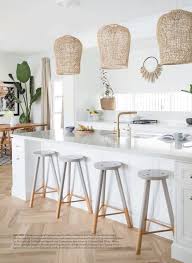 Give the heart of your home, the kitchen, a chic beach house feel by using white marble on the countertop rather than other stone like granite.keep fresh lemons and coarse sea salt on hand as both decor and supplies for impromptu lobster bakes! Running Out Of Ideas We Ve Got You Covered Find All The Inspiration Here Luxury Interiordesig House Interior Beach House Interior Hamptons Style Kitchen