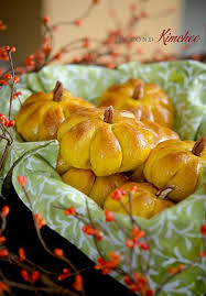 These Pumpkin Dinner Rolls Look Just Like Mini Pumpkins The Step By Step Tutorial Will Show You How Easily You Can Shape Dinner Rolls Pumpkin Recipes Recipes