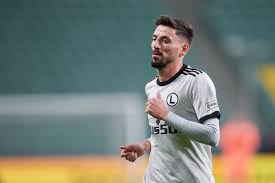 El equipo de poznań tuvo la oportunidad de abrir el marcador al comienzo del partido, pero el golpe de adam zrelak no fue reconocido. Piec Goli W Warszawie Legia Wygrala Z Warta Poznan Znakomity Wystep Mladenovicia Wideo