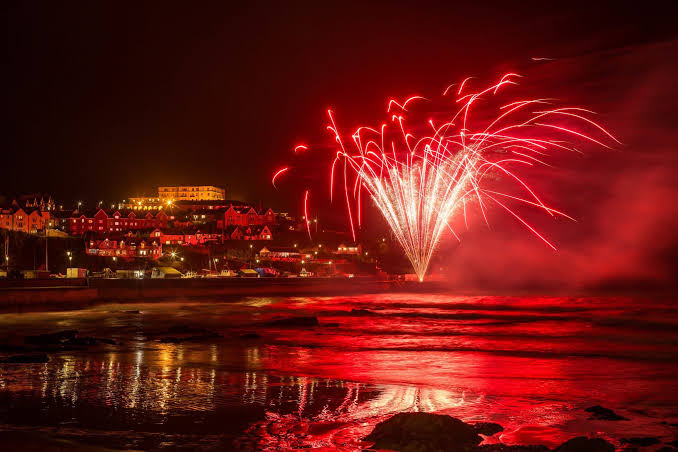 Looe's New Year Fireworks: Looe Fireworks 2025: Golden bursts and reflections over the harbour