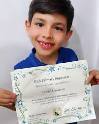 Felicidades hijos por sus logros alcanzados, recuerden nunca perder las  fuerzas para seguir mejorando y alcanzando sus metas. Me causa mucho gusto  y mucho orgullo ver que les reconozcan su esfuerzo y