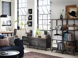 Un Style Industriel Brut Mais Chaleureux En 2020 Decoration Salon Etagere Salon Meuble