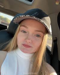 Hey i'm Ben Kitchen. I am from Byron Center Michigan. I am majoring in  sales and marketing. I enjoy playing and watching sports, going out, going  to the gym and meeting new