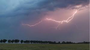 Ein gewitter zieht herauf, liegt in der luft, ist im anzug, braut sich zusammen, bricht los, entlädt sich, geht über der stadt nieder, zieht vorüber. Unwetter In Deutschland Uberflutungen Und Blitze Im Westen Stern De