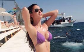 Ilkay gundogan takes on his good friend, actor and director, erkan kolcak kostendils in a penalty challenge. Ilkay Gundogan Wag Hot Gallery Of Sila Sahin Incredible Girlfriend Of New Manchester City Signing