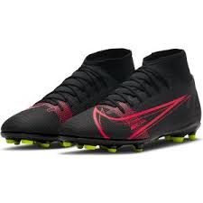 Het maakt niet uit op welk niveau je speelt, een goede uitrusting is een groot voordeel. Voetbalschoenen Online Kopen Voetbaldirect Nl