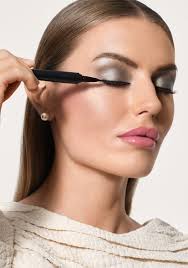 Make-up Relaunch » Highlights » REVIDERM