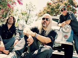 The best alternative rock bands of all time would be: Best Indie Rock Bands Of All Time From The Pixies To Sonic Youth